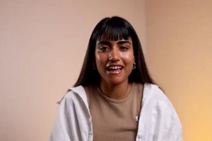 Ex-hare krishna abandona drogas e esoterismo, entrega a vida a Jesus e relata libertação das vozes que a atormentavam. Foto: Reprodução/YouTube/Redeemed Stories