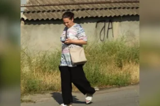 Mulher testemunha cura de câncer de mama após receber uma oração em nome de Jesus, no Azerbaijão; médicos diagnosticam sumiço de tumor. Foto: OM Austrália