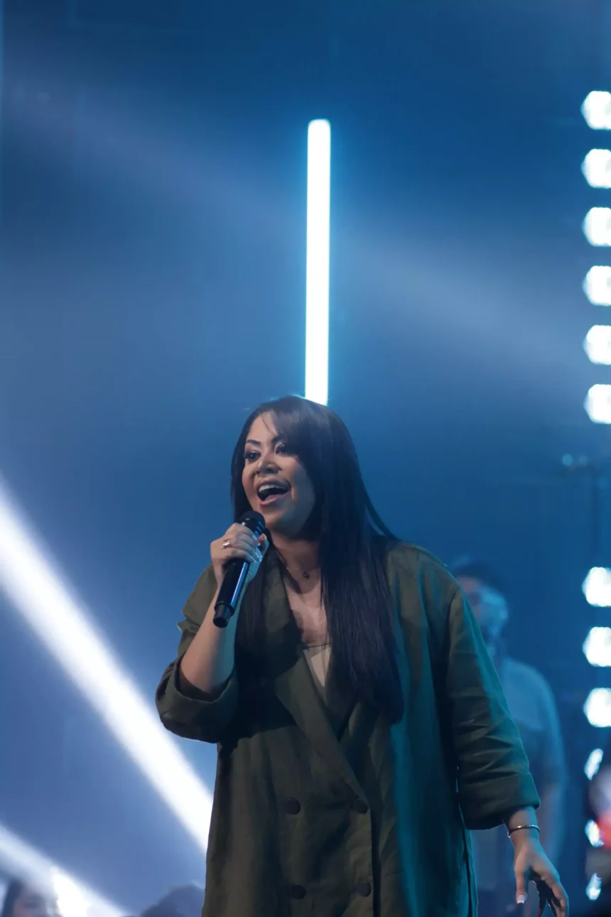 A cantora Gisele Nascimento lançou “Faça o Teu Querer”, seu sexto single do álbum visual gravado ao vivo, pela MK Music. Foto: Divulgação.